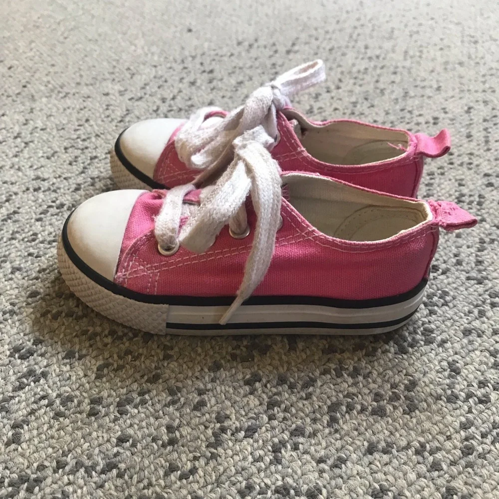 Koala Kids Canvas Lace-Up Sneakers in Pink